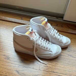 Nike White and Light Pink Shoes